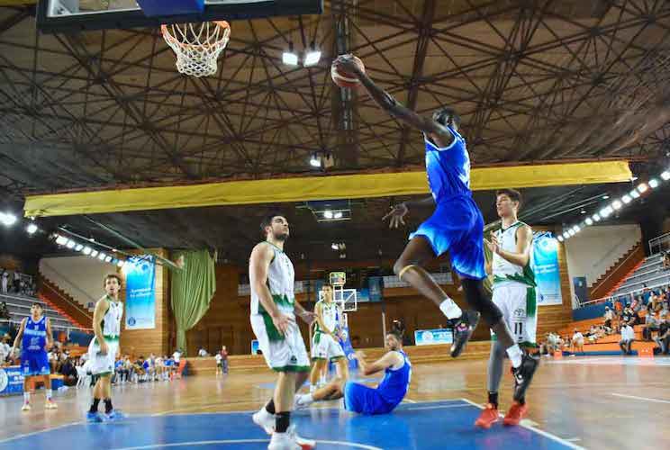 Mantener la tensión en todo momento, la exigencia del técnico Pedro Vadillo a los jugadores del Ciudad de Huelva. / Foto: @CiudadDeHuelva.