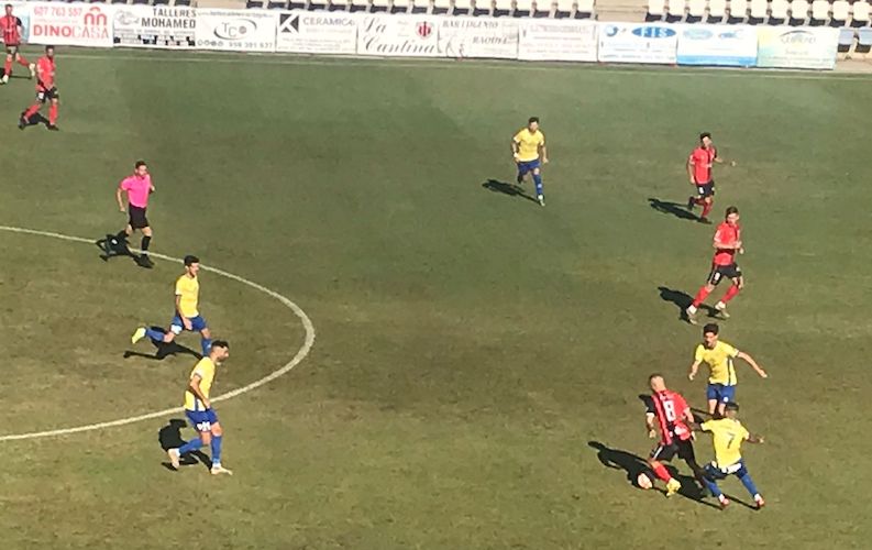 El Cartaya se trabajó un merecido triunfo, incluso corto, ante el Conil. / Foto: F. O.