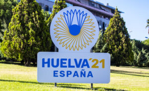 El logotipo de 'Huelva'21 España' también luce por toda la ciudad. 