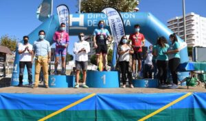 Uno de los podios del XX Triatlón 'Playas de Punta Umbría' celebrado este fin de semana.