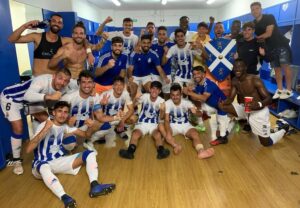 Lógica alegría de los jugadores del Recre en el vestuario tras el triunfo ante el Gerena. / Foto: @recreoficial.