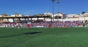 Como viene siendo habitual esta temporada, el Recre estará arropado por su fiel afición en un nuevo partido fuera de casa, en este caso en El Arcángel. / Foto: A. M. P.