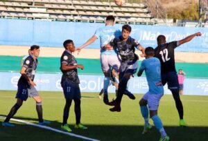 El Recre afronta en Conil otro capítulo de adaptación a la categoría y al terreno de juego. / Foto: Lucena Hoy.