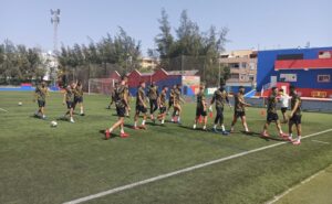 Los jugadores del San Roque, durante el entrenamiento de este sábado en las instalaciones del CD San Pedro Mártir. / Foto: @SanRoqueLepe.