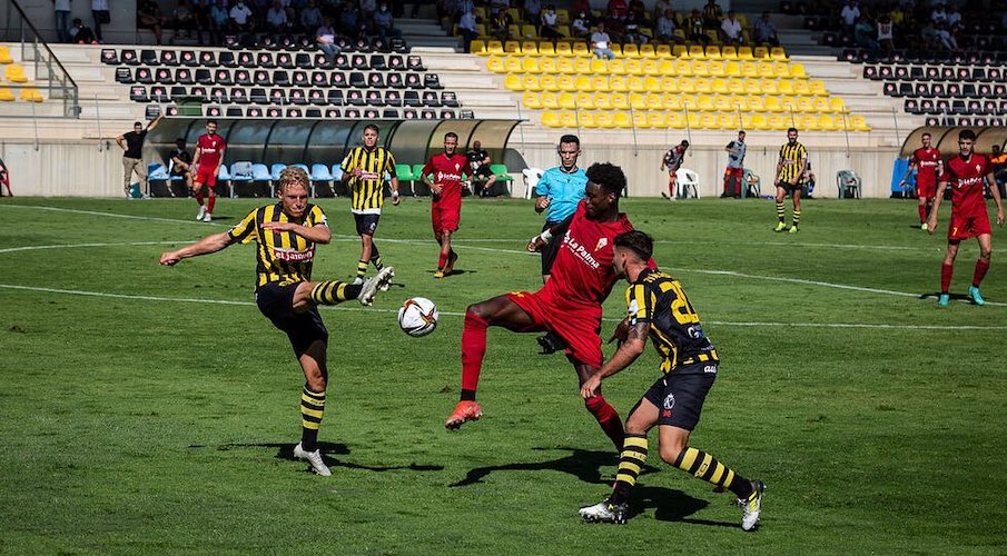 Con el ánimo a tope tras la goleada al Mensajero acude el San Roque a su partido en Antequera. / Foto: @SanRoqueLepe.