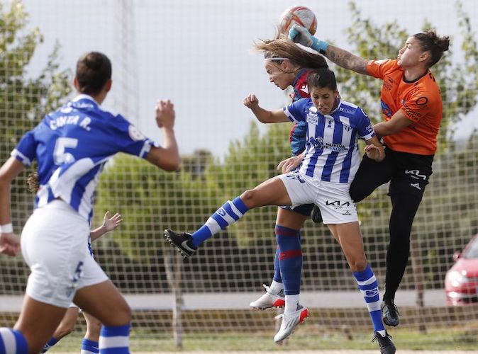 La portera Chelsea fue clave en el empate del Sporting en Valencia ante el Levante. / Foto: www.lfp.es.