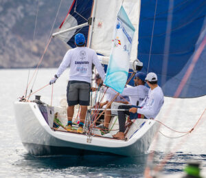 La superioridad del 'Lanzarote-RCNA está quedando patente en aguas de la Bahía de Calpe. / Foto: María Muiña.