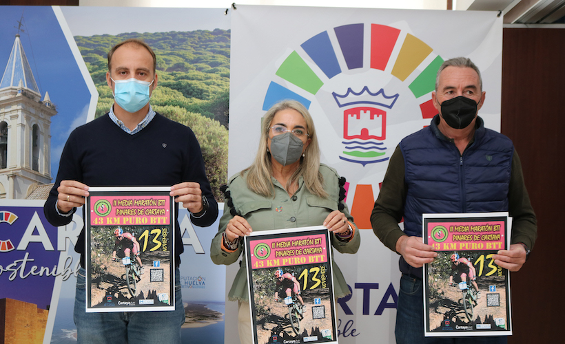 Un momento de la presentación en el Ayuntamiento de la localidad de la II Media Maratón Pinares de Cartaya del próximo sábado.