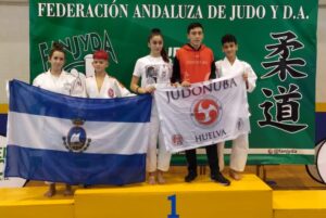 Deportistas del CD Judonuba de San Juan del Puerto en el podio en el Campeonato de Andalucía Infantil y Cadete.