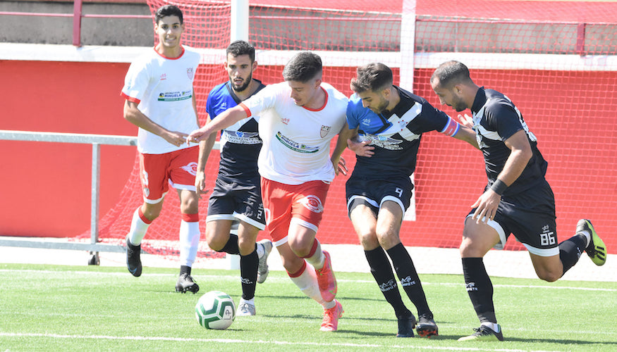 El Bollullos tiene este domingo una cita complicada en el campo del líder. / Foto: David Limón.