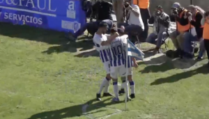 Los jugadores del Recre celebran el primero de los goles anotados por Juanjo Mateo. / Foto: Captura imagen Teleonuba.