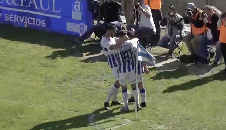 Los jugadores del Recre celebran el primero de los goles anotados por Juanjo Mateo. / Foto: Captura imagen Teleonuba.