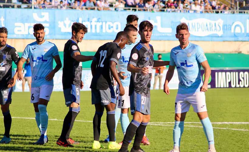 El partido ante la UD Los Barrios exigirá una especial concentración a los albiazules. / Foto: Lucena Hoy.