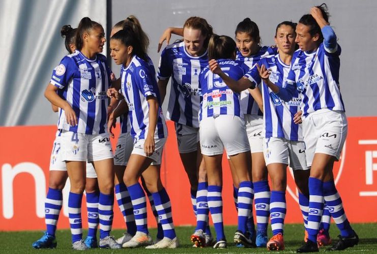 Las jugadoras del Sporting celebran uno de los goles que consiguieron en Lezama. / Foto: www.lfp.es.