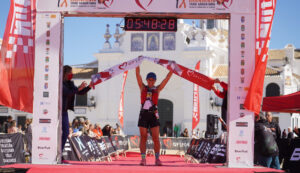 Isabel Sandoval (5.48:12) fue la ganadora en la categoría femenina en el IX Doñana Trail Marathon by BRK23. / Foto: Finidi Blanco.