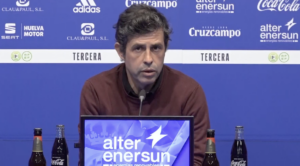 Alberto Gallego, entrenador del Recreativo durante la rueda de prensa de este miércoles. / Foto: Captura imagen Recreativo de Huelva.