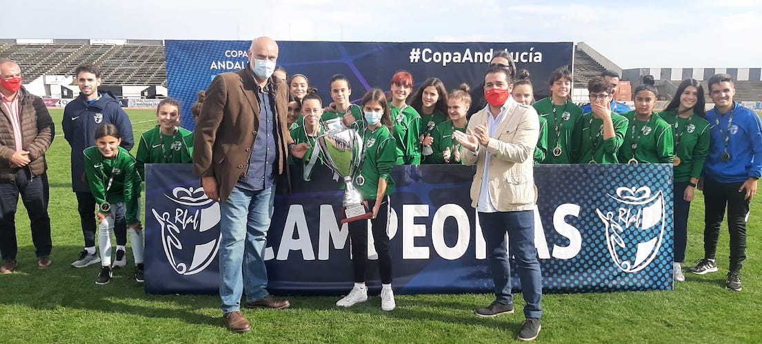 La selección onubense femenina Sub 15, campeona de Andalucía, será homenajeada por el Sporting este domingo.