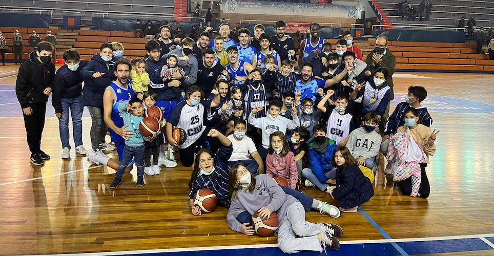 Alegría en el Ciudad de Huelva tras su triunfo ante el City of Academy Badajoz. / Foto: @CiudadDeHuelva.