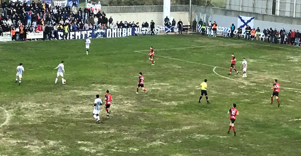 Tras una exigente doble cita ante 'gallitos' del grupo, Córdoba B y Recre, el Cartaya juega este domingo con un rival directo por la permanencia. / Foto: G. F. O.