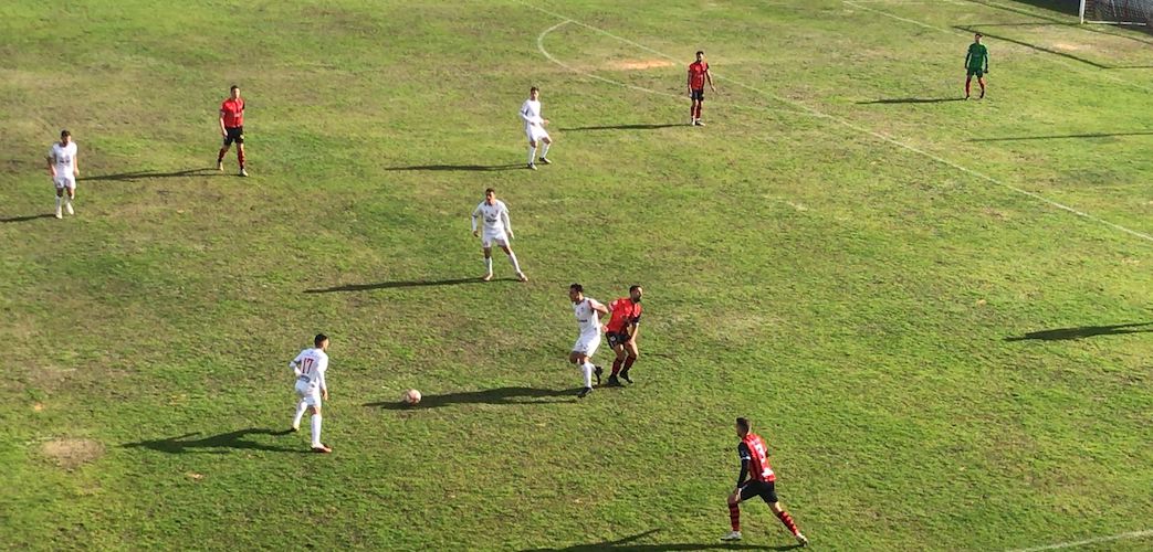 El Cartaya fue de menos a más pero cayó derrotado ante el Utrera. / Foto: G. F. O.