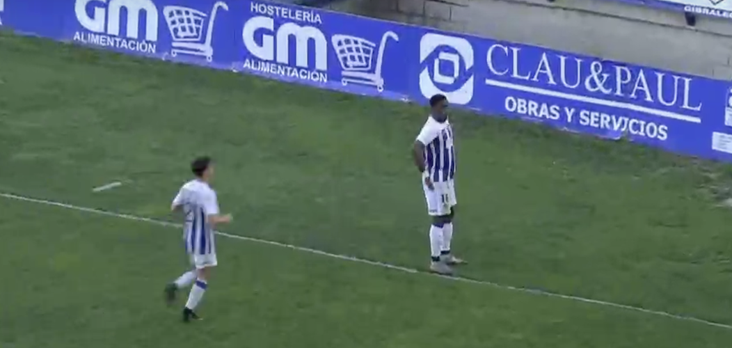 Anaba celebra su gol, el primero que anota con la camiseta del Recreativo. / Foto: Captura imagen Teleonuba.