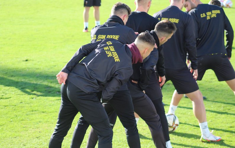 El San Roque está preparado para su partido de este domingo ante el Vélez. / Foto: @SanRoqueLepe.