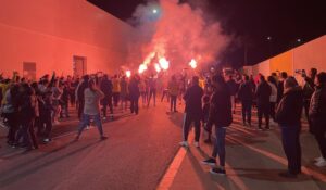 Ambiente de fiesta en los prolegómenos del partido en los aledaños del Ciudad de Lepe. / Foto: @SanRoqueLepe.