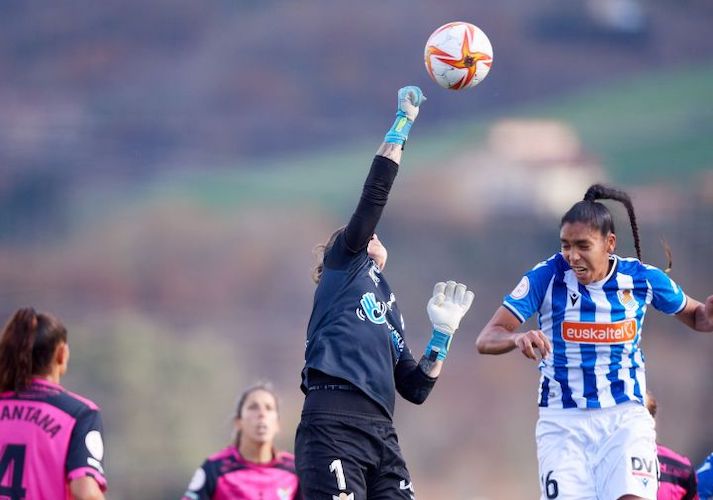 El partido en Zubieta ante la Real es un modelo que tiene el Sporting para afrontar con optimismo el duelo en casa ante el Sevilla. / Foto: www.lfp.es.