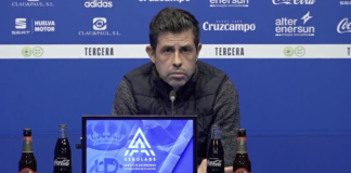 Alberto Gallego, entrenador del Recre, durante la rueda de prensa previa al partido ante el Atlético Antoniano. / Foto: Captura imagen Recreativo de Huelva.