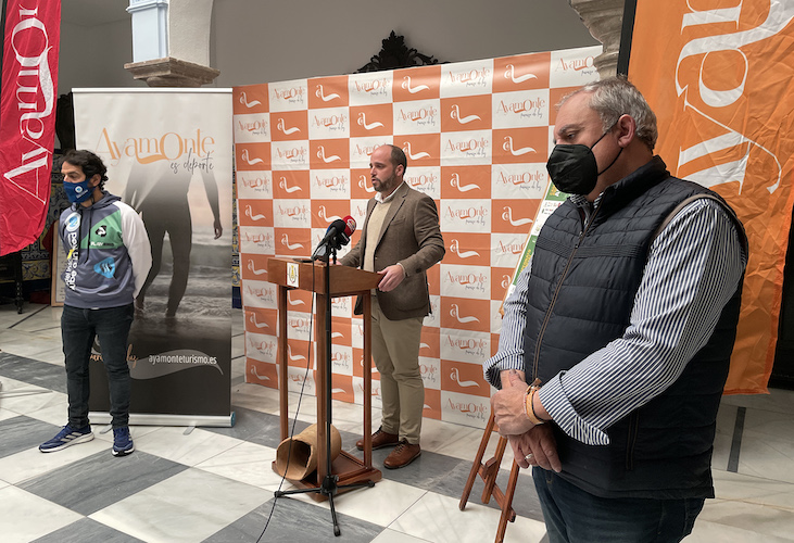 Un momento de la presentación del Campeonato Provincial Absoluto de Pádel que se celebrará en Ayamonte.