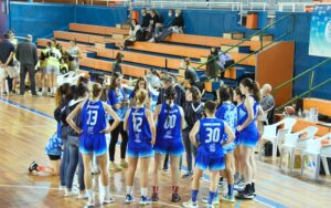 Celes Vizcaíno, entrenadora del Ciudad de Huelva, recupera jugadoras para el choque ante el SD Candray. / Foto: @CiudadDeHuelva.