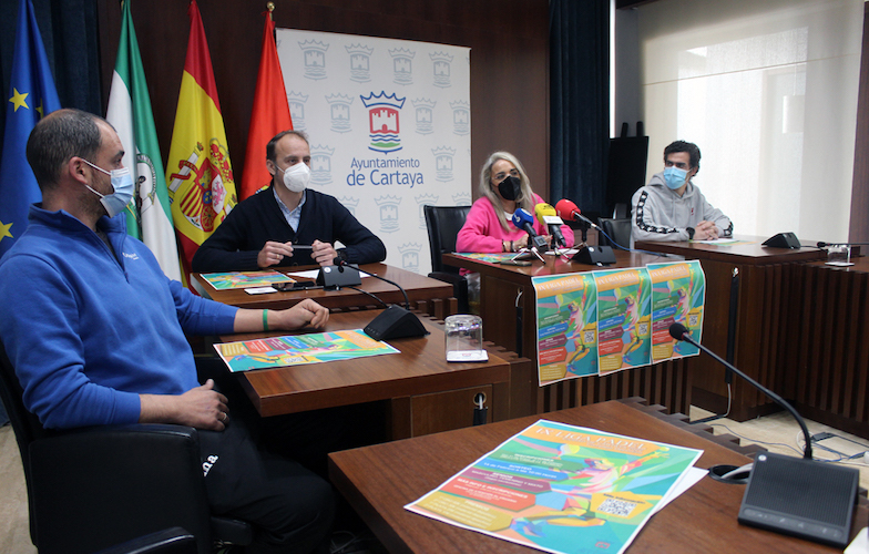 Un momento de la presentación de la IX Liga de Pádel 'Ciudad de Cartaya', celebrada en el Ayuntamiento de la localidad.