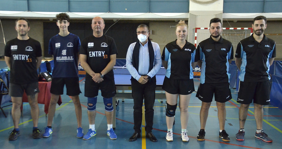 Formación del Conservas Reina del Guadiana, séptimo en la tabla en la Tercera División de tenis de mesa. / Foto: J. L. Rúa.