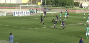 Perotti y los jugadores del Recre celebran el gol albiazul. / Foto: Captura Web CD Rota.