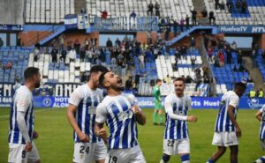 Chendo Alarcón llevó el júbilo a la grada con su gol en el tiempo añadido. / Foto: G. N.