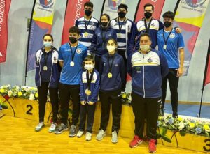 Representantes del IES La Orden, con las medallas obtenidas en Palos de la Frontera. 