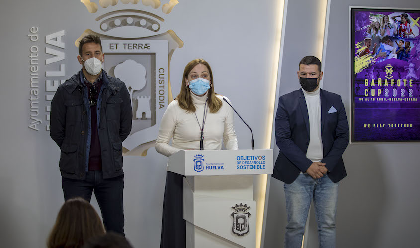 Un momento de la presentación en el Ayuntamiento del V Torneo de fútbol base 'Gañafote Cup'.