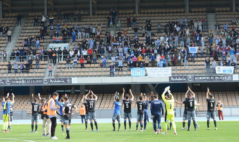 El Recre y su gente pueden celebrar este domingo el ascenso si el Utrera no gana en Pozoblanco. / Foto: Eduardo Rabaneda.