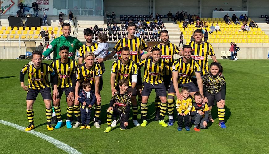 Formación inicial del San Roque en su partido de este domingo ante la UD San Fernando. / Foto: Kiko Vázquez.