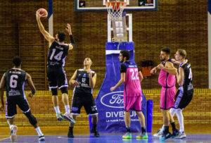 El Huelva Comercio jugó su último partido el pasado 13 de febrero, ante el Xerez CD. / Foto: C. Verdier.