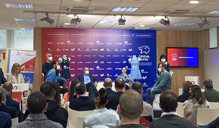 Carolina Marín, durante la rueda de prensa en la que ha anunciado su vuelta a las pistas tras su lesión, y que el regreso será en el Europeo de Madrid. / Foto: @deportegob.