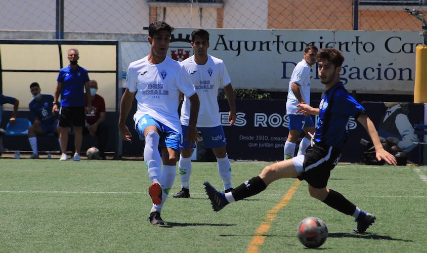 Pedro Varona, nuevo jugador del Ayamonte, en el partido Castilleja-Lebrijana de la temporada pasada. / Foto: @castilleja_cf.