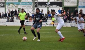 Juan Delgado rozó el gol al inicio del segundo tiempo, pero su remate se fue alto. / Foto: @recreoficial.