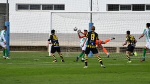 El San Roque cierra la temporada en casa con su partido de este domingo ante el Vélez CF. / Foto: @AntequeraCF.