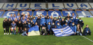 Las jugadoras del Sporting, que disputará los cuartos de final de la Copa de la Reina con el Madrid CFF, tras eliminar al Atlético de Madrid el jueves. / Foto: @sportinghuelva.