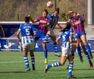 El Sporting supo defender su portal en los momentos de mayor acoso del Éibar. / Foto: www.lfp.es.