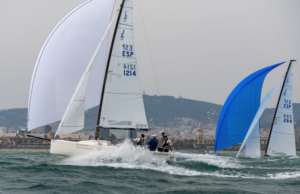 Planeada del 'Autolica-Tropicfeel' de Ricardo Terrades cuando el viento superaba los 20 nudos de intensidad. / Foto: Óscar Torrades © torveo.es.