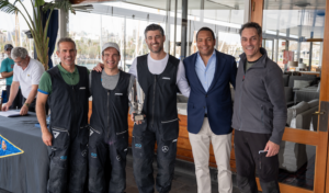 Los campeones 'Autolica-Tropicfeel', de izquierda a derecha, Guti del Castillo, Ricardo Terrades, Adolfo López, Pablo Garriga (comodoro del RCNB) y Luis M. Doreste. / Foto: Óscar Torrades © torveo.es.