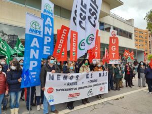 la supresión de unidades empobrecimiento social en la escuela pública