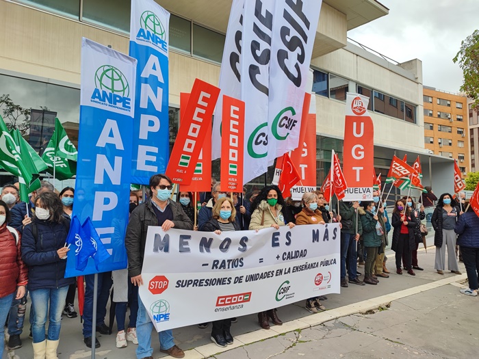 la supresión de unidades empobrecimiento social en la escuela pública